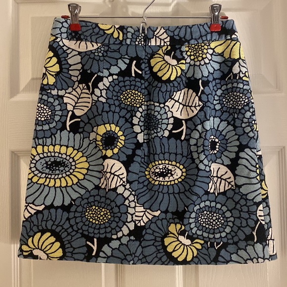 Ann Taylor Factory Skirt - Size 0 - Very Pretty Blues, Yellow and White Floral - Picture 2 of 7